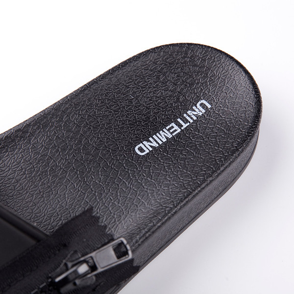 Καουτσούκ παντόφλες για τους άνδρες με φερμουάρ σε μαύρο χρώμα