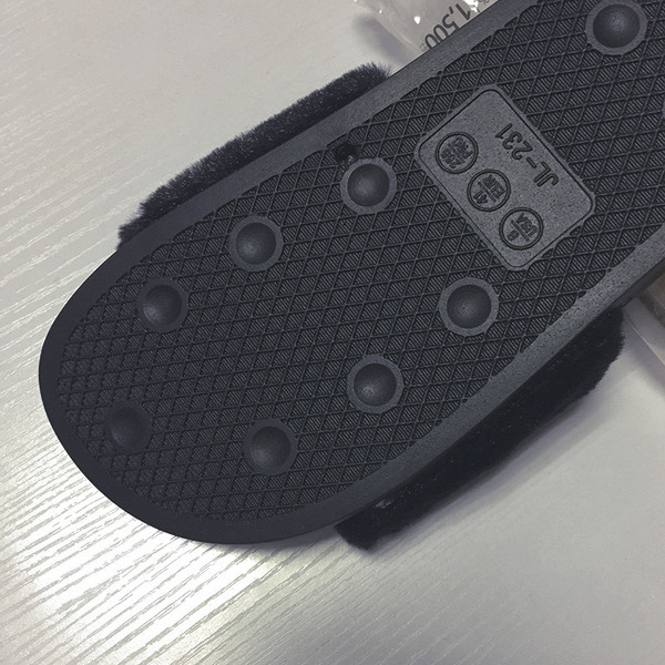 Мъжки гумени чехли с пух в сив и черен цвят