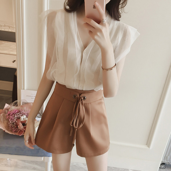 Κομψή κυρίες ματιών αμάνικο πουκάμισο με V-λαιμός