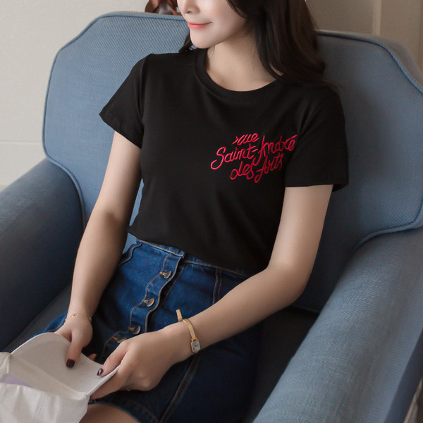 T-shirt κομψές κυρίες σε διάφορα χρώματα με κεντημένη επιγραφή