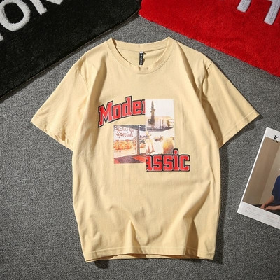 Ανδρικά αθλητικά T-shirt με μια εικόνα σε τρία χρώματα