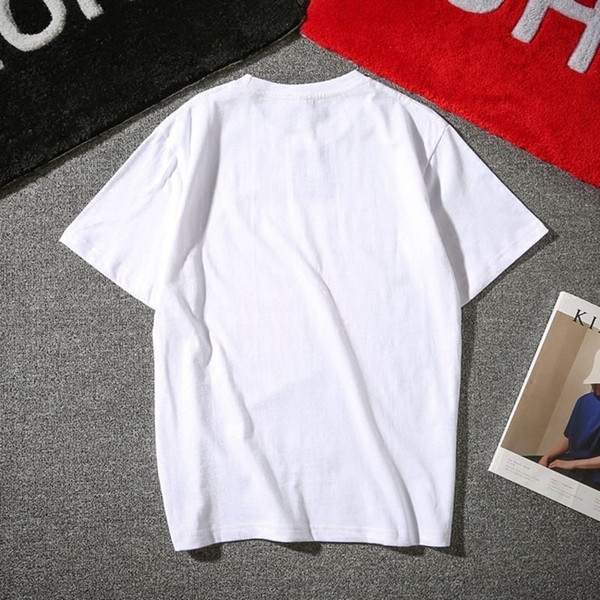 Ανδρικά αθλητικά T-shirt με μια εικόνα σε τρία χρώματα