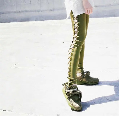  Γυναικεία αμφιλεγόμενη κομψά παντελόνια  με πολλά ενδιαφέροντα links και στις δύο πλευρές του ποδιού