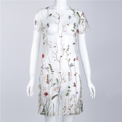 Πολύ κομψή και ενδιαφέρουσα κυρία διαφανές παρεό με ενδιαφέροντα λουλούδια