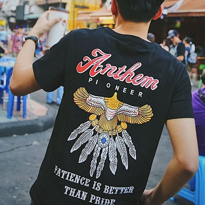 Καθημερινά ανδρών T-shirt με μια εικόνα σε μαύρο και άσπρο