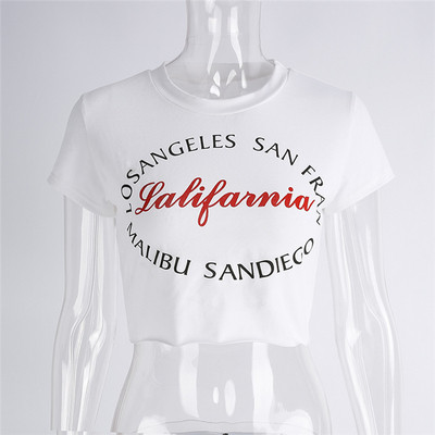 Μεγάλη κυρίες σύντομη T-shirt και εκτύπωση