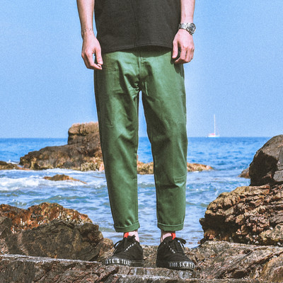 Παντελόνια Casual των ανδρών σε μια μεγάλη στυλ σε τρία χρώματα