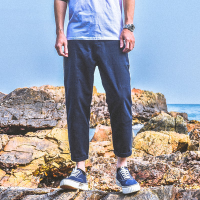 Παντελόνια Casual των ανδρών σε μια μεγάλη στυλ σε τρία χρώματα