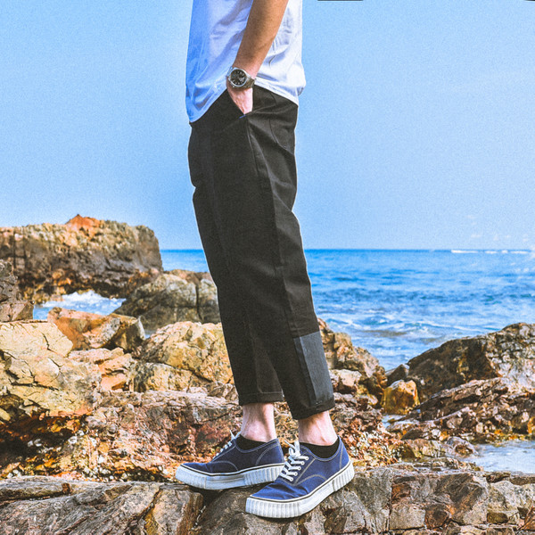 Παντελόνια Casual των ανδρών σε μια μεγάλη στυλ σε τρία χρώματα