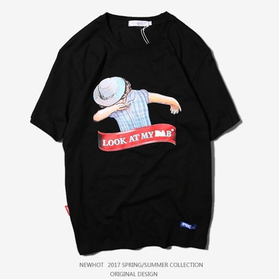 πουκάμισο των ανδρών σε μαύρο και άσπρο κατάλληλο για καθημερινή εικόνα και τη λεζάντα