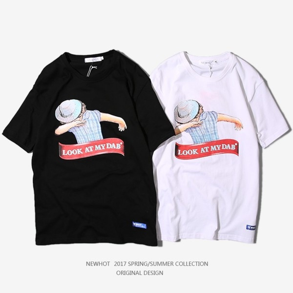 πουκάμισο των ανδρών σε μαύρο και άσπρο κατάλληλο για καθημερινή εικόνα και τη λεζάντα