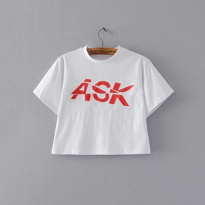 Σύντομη καθημερινή κυρίες bluzkichka επισημαίνονται σε τέσσερα διαφορετικά χρώματα