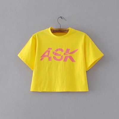 Σύντομη καθημερινή κυρίες bluzkichka επισημαίνονται σε τέσσερα διαφορετικά χρώματα