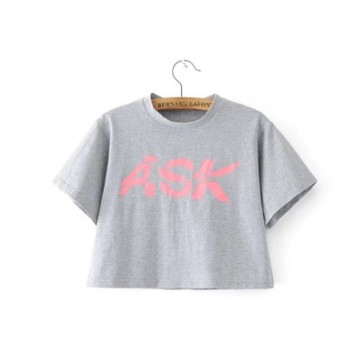 Σύντομη καθημερινή κυρίες bluzkichka επισημαίνονται σε τέσσερα διαφορετικά χρώματα