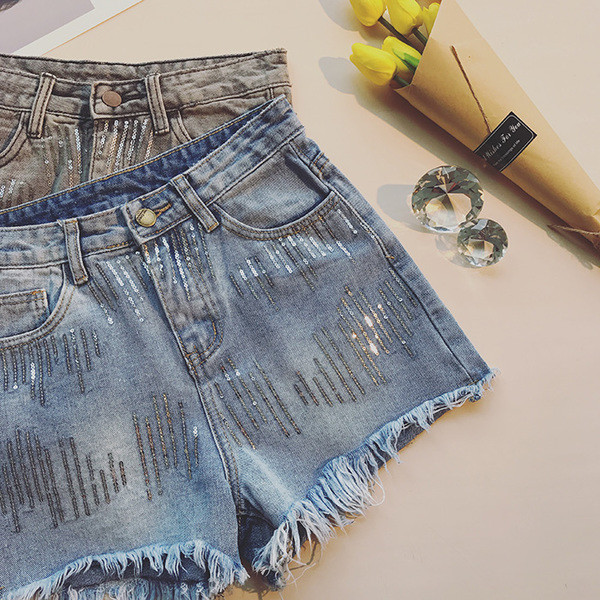 Γυναικεία σορτς με πούλιες σε μπλε και γκρι και ελαφρώς σχισμένες