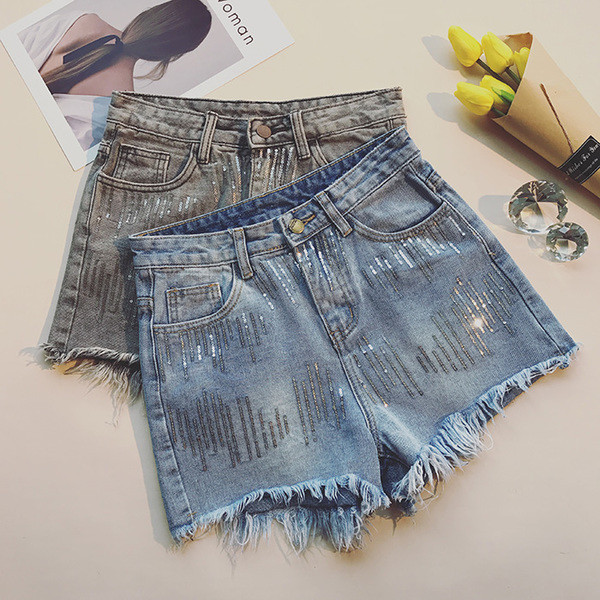 Γυναικεία σορτς με πούλιες σε μπλε και γκρι και ελαφρώς σχισμένες