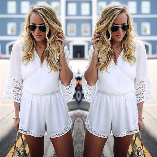 Οι γυναίκες απλό άσπρο jumpsuit με εξαίσια κεντήματα