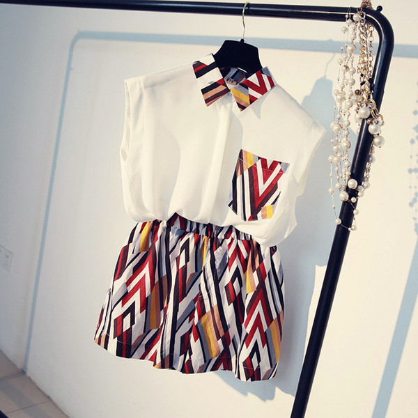 Γλυκό κυρίες καλοκαίρι σετ - αμάνικο πουκάμισο και μια φούστα με φυτικά μοτίβα