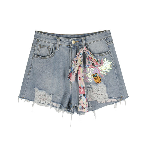 Μοντέρνο σορτς τζιν με κέντημα και υψηλή μέση