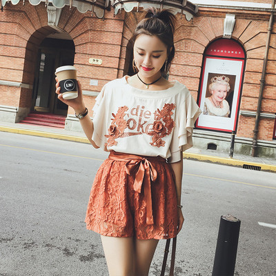 Дамски стилен сет - блуза с бродерия и къси широки панталони в дантела