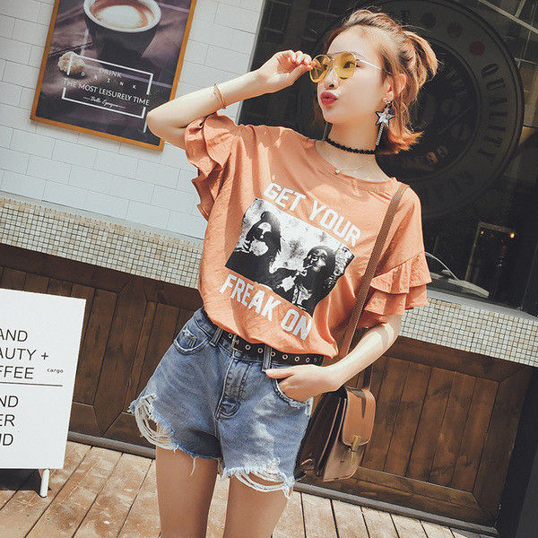 Μοντέρνο και κομψό κυρίες μπλούζα με φαρδιά μανίκια σε καφέ