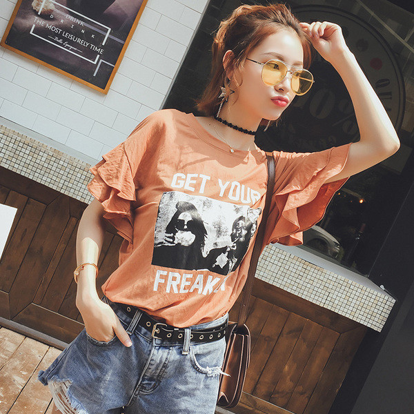 Μοντέρνο και κομψό κυρίες μπλούζα με φαρδιά μανίκια σε καφέ