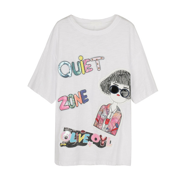 Ενδιαφέρουσες κυρίες blouson σε λευκό με 3/4 φαρδιά μανίκια, με επιγραφές και μια εικόνα