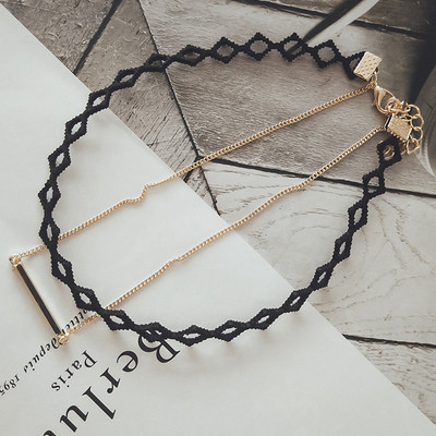 Стилни и интересни дамски чокъра в няколко модела 