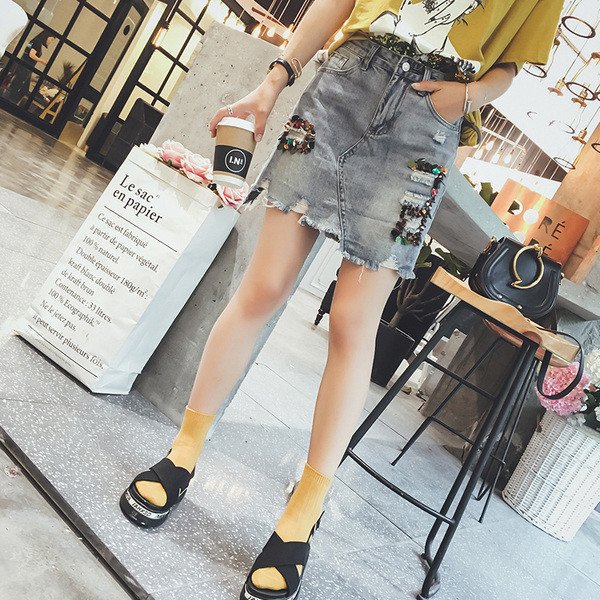 Κομψό κυρίες φούστα με ψηλή μέση και διακόσμηση - πούλιες