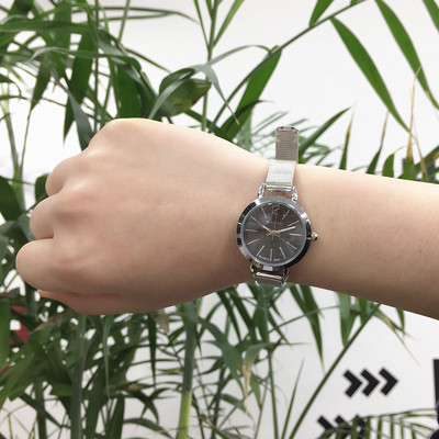 Γυναικείο μεταλλικό ρολόι σε χρυσό και ασημί χρώμα