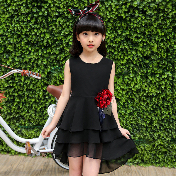 όμορφα φορέματα για παιδιά σε τρία χρώματα μαύρο, κόκκινο και λευκό τριαντάφυλλα