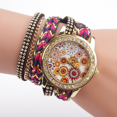 Πολύ κομψό γυναικείο βραχιόλι με ριγέ μοτίβα