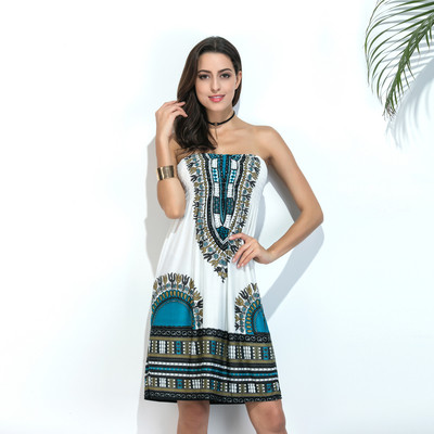 Πολύ κομψό καθημερινές γυναίκες ντύνονται με πολύχρωμα floral μοτίβα