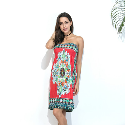 Πολύ κομψό καθημερινές γυναίκες ντύνονται με πολύχρωμα floral μοτίβα