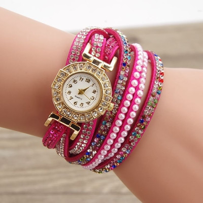 Πολύ ενδιαφέρουσα γυναικείο ρολόι τύπου βραχιόλι με λαμπερά, χρωματιστά βότσαλα για διακόσμηση