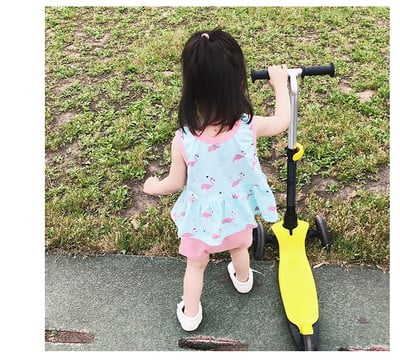 Παιδικό καλοκαιρινό σετ για κορίτσια - μπλουζάκι και σορτς σε ροζ και κόκκινο χρώμα