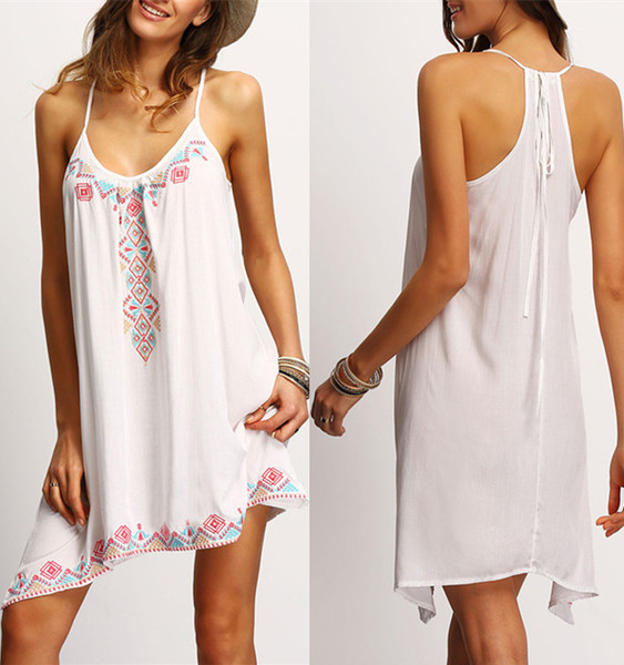 Ενδιαφέρουσες κυρίες φόρεμα με πολύχρωμα λουλούδια - κατάλληλο για κάθε περίσταση