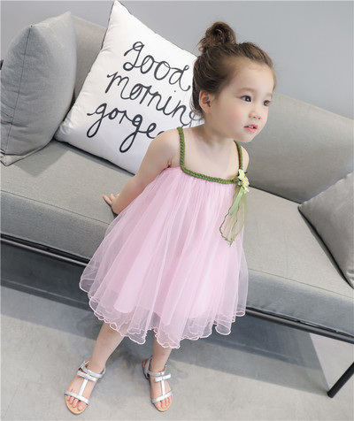 Καλοκαίρι φόρεμα για κορίτσια σε ένα ευρύ σχέδιο σε ροζ χρώμα με λουλούδι