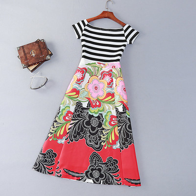 Ενδιαφέρουσες καθημερινή κυρίες φόρεμα με γυμνά ώμους και floral μοτίβα