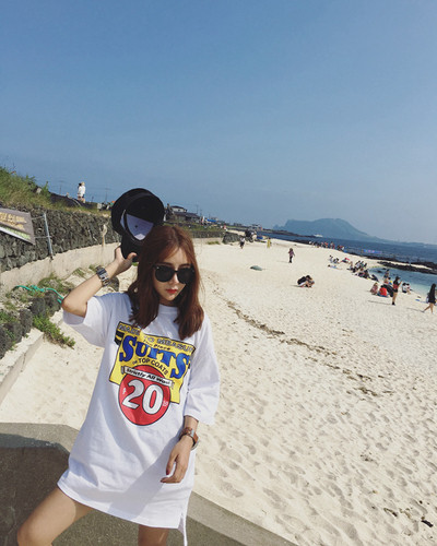 Σύγχρονη κυρίες Ζακέτα σε μαύρο και λευκό με 3/4 μανίκια και ετικέτες