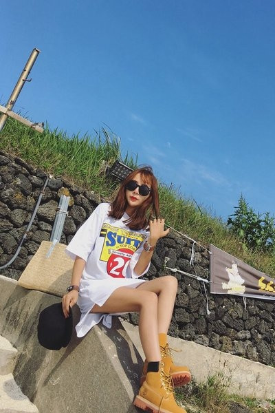 Σύγχρονη κυρίες Ζακέτα σε μαύρο και λευκό με 3/4 μανίκια και ετικέτες