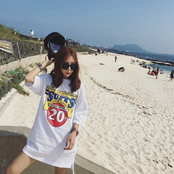 Σύγχρονη κυρίες Ζακέτα σε μαύρο και λευκό με 3/4 μανίκια και ετικέτες