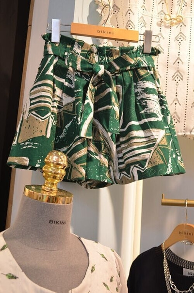 Стилни къси дамски шорти в зелен цвят с панделка