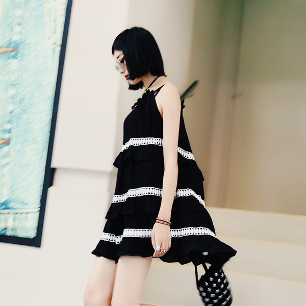 Κυρίες κομψό φόρεμα σε μαύρο χρώμα