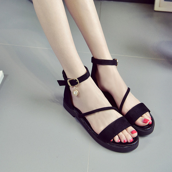 Όμορφες κυρίες σανδάλια σε μαύρο και γκρι, κατάλληλο για καθημερινή