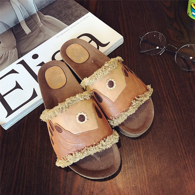 Γυναικείες παντόφλες με επιγραφή και εικόνα