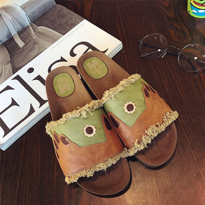 Γυναικείες παντόφλες με επιγραφή και εικόνα