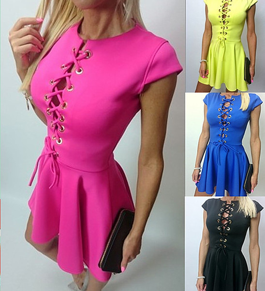 Πολύ σέξι κυρίες κοντό φόρεμα με ενδιαφέρουσες συνδέσεις στην κορυφή γύρω από το λαιμό - 4 χρώματα