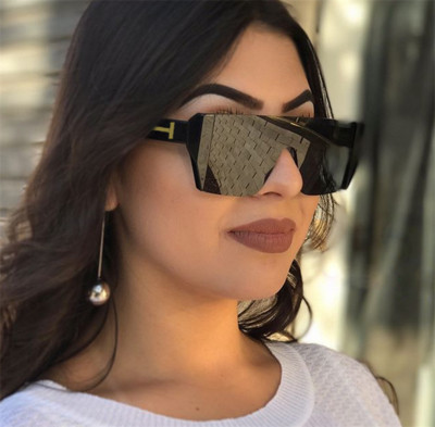 Стилни дамски слънчеви очила тип маска 