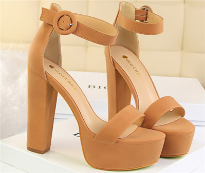 σανδάλια Πολύ όμορφο και κομψό γυναικών με ψηλά τακούνια - 6 χρώματα
